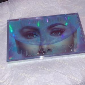 NIB HUDA Beauty Mercury Retrograde Eyeshadow Palette